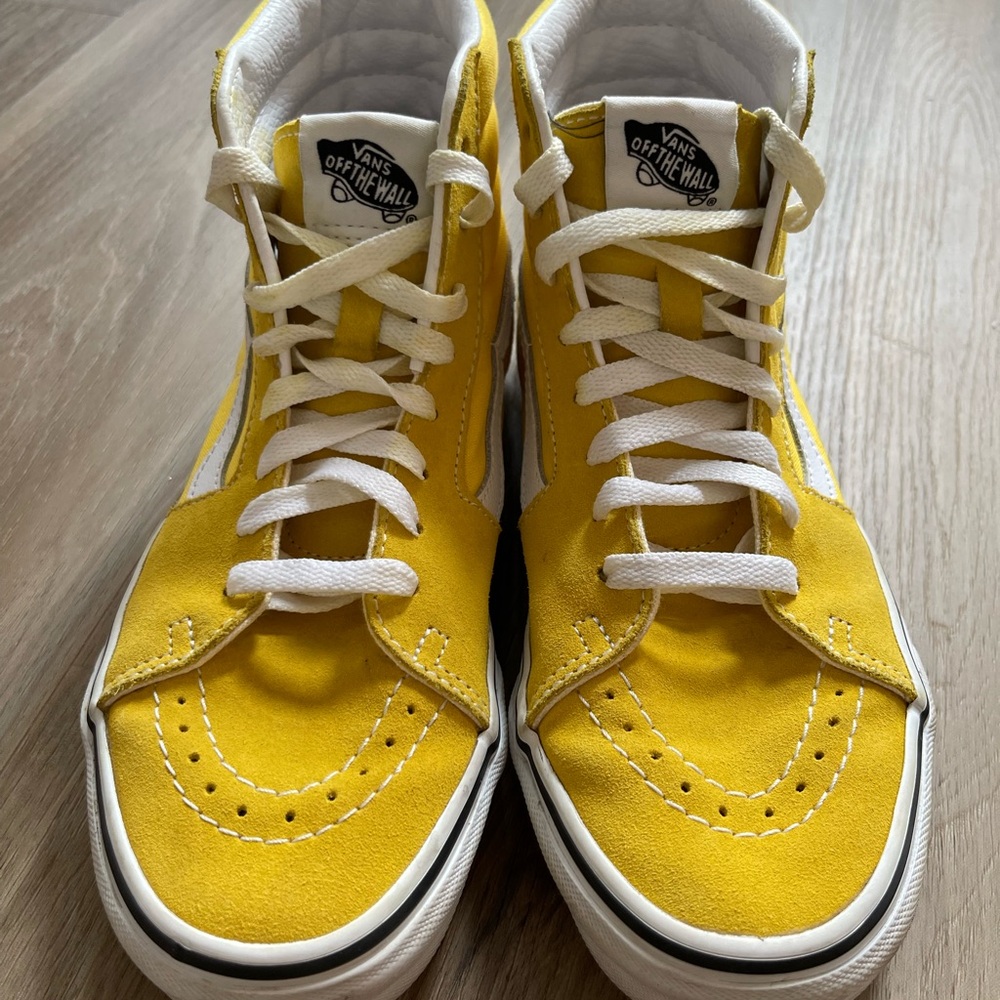 Vans Sk8-Hi Skate Shoes
Cyber Yellow & White
Suede toe and trim with Canvas - Picture 4 of 6
